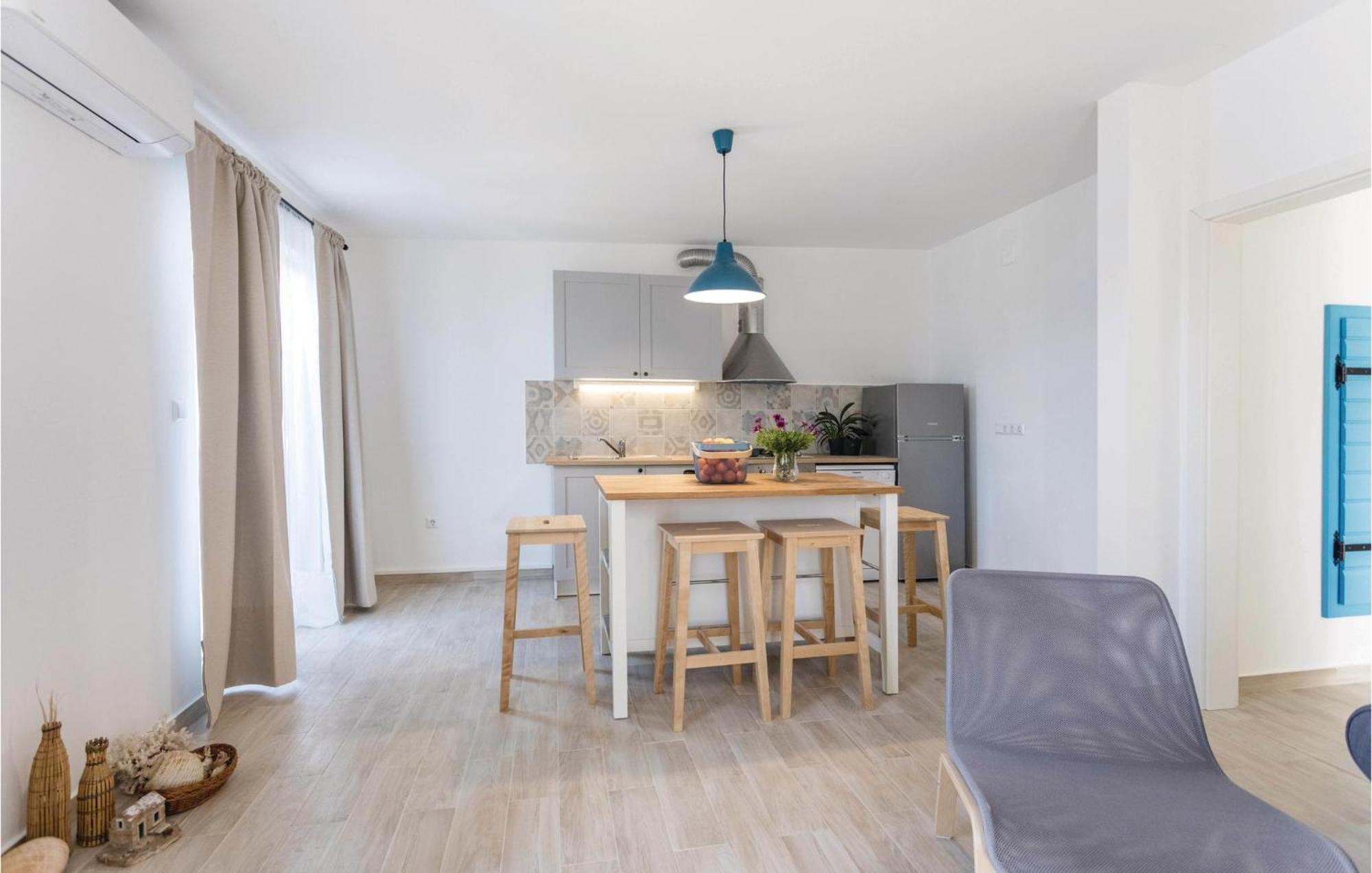 Awesome Apartment In Blace With House Sea View Exterior foto